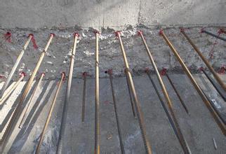 老師傅透露：植筋膠加固，為什么要一邊旋轉(zhuǎn)一邊植入鋼筋？